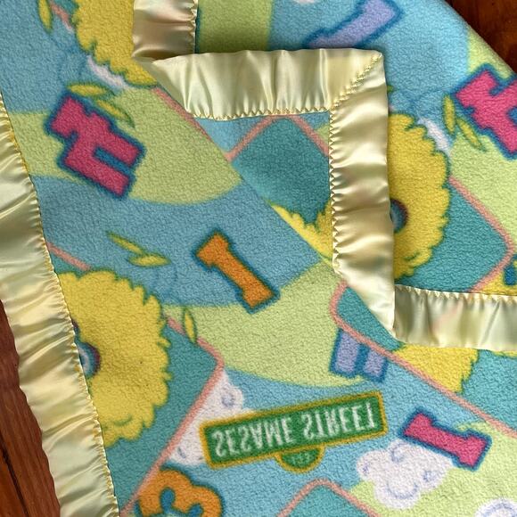 Vintage Sesame Street Baby Crib Blanket Lovey Satin Trim Binding Yellow Big Bird - Picture 4 of 10